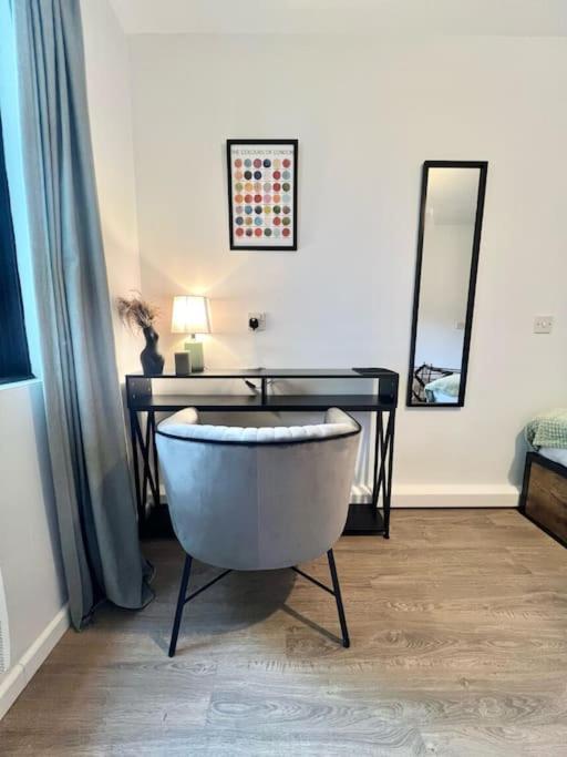 Gorgeous Flat 10 Min Walk To Stadium Free Parking Londres Exterior foto